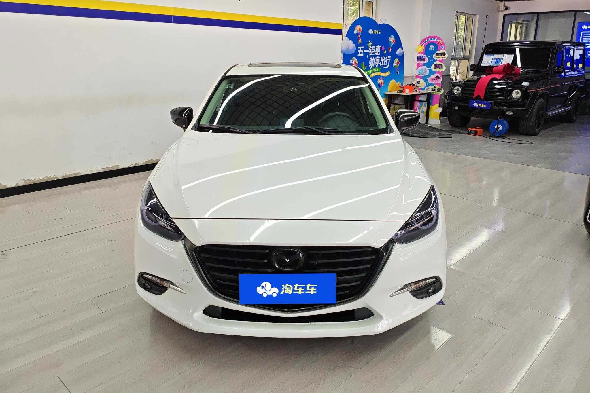 Mazda Mazda3 3 2017 1.5L AT Luxury V