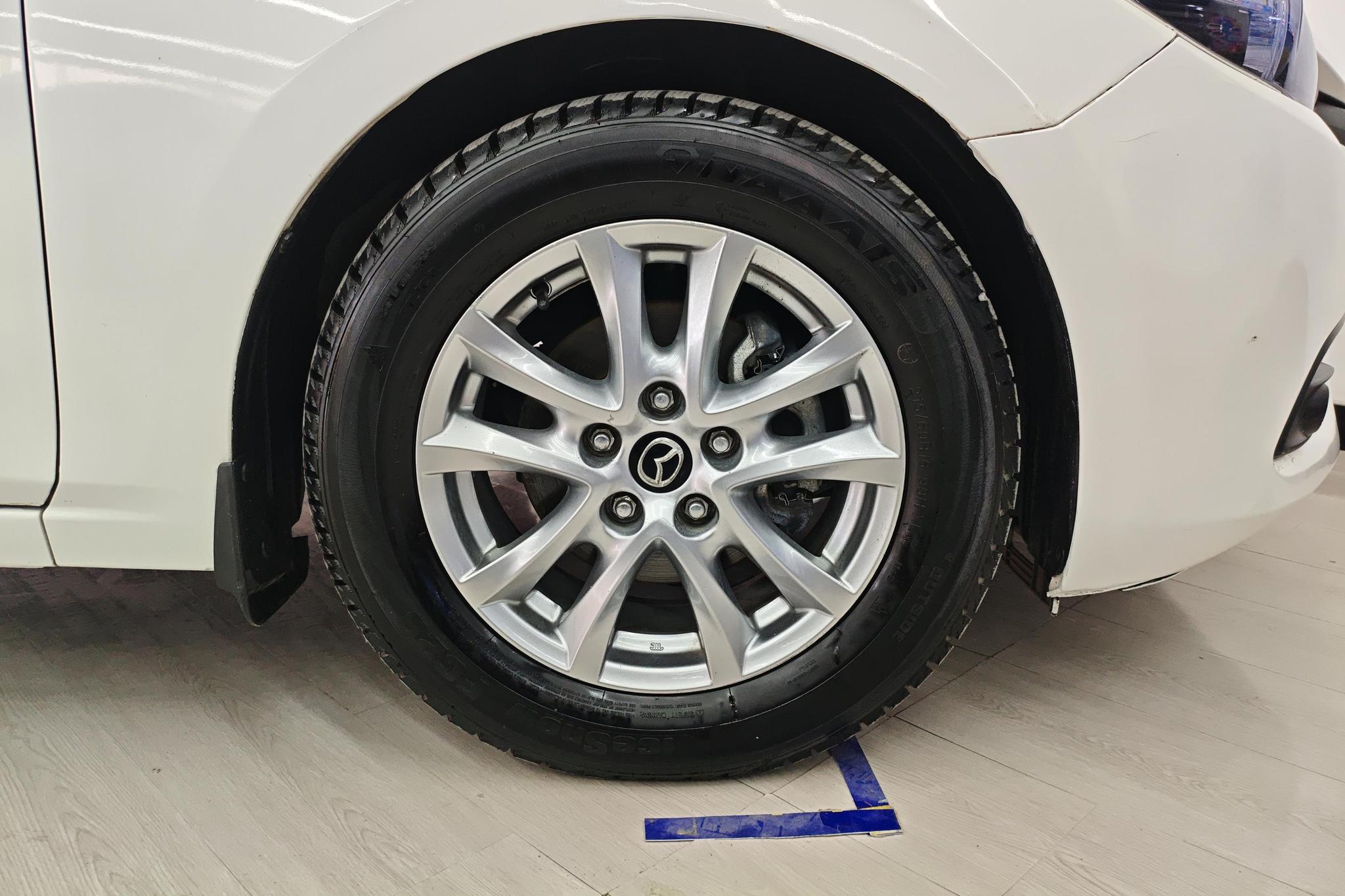 Mazda Mazda3 3 2017 1.5L AT Luxury V