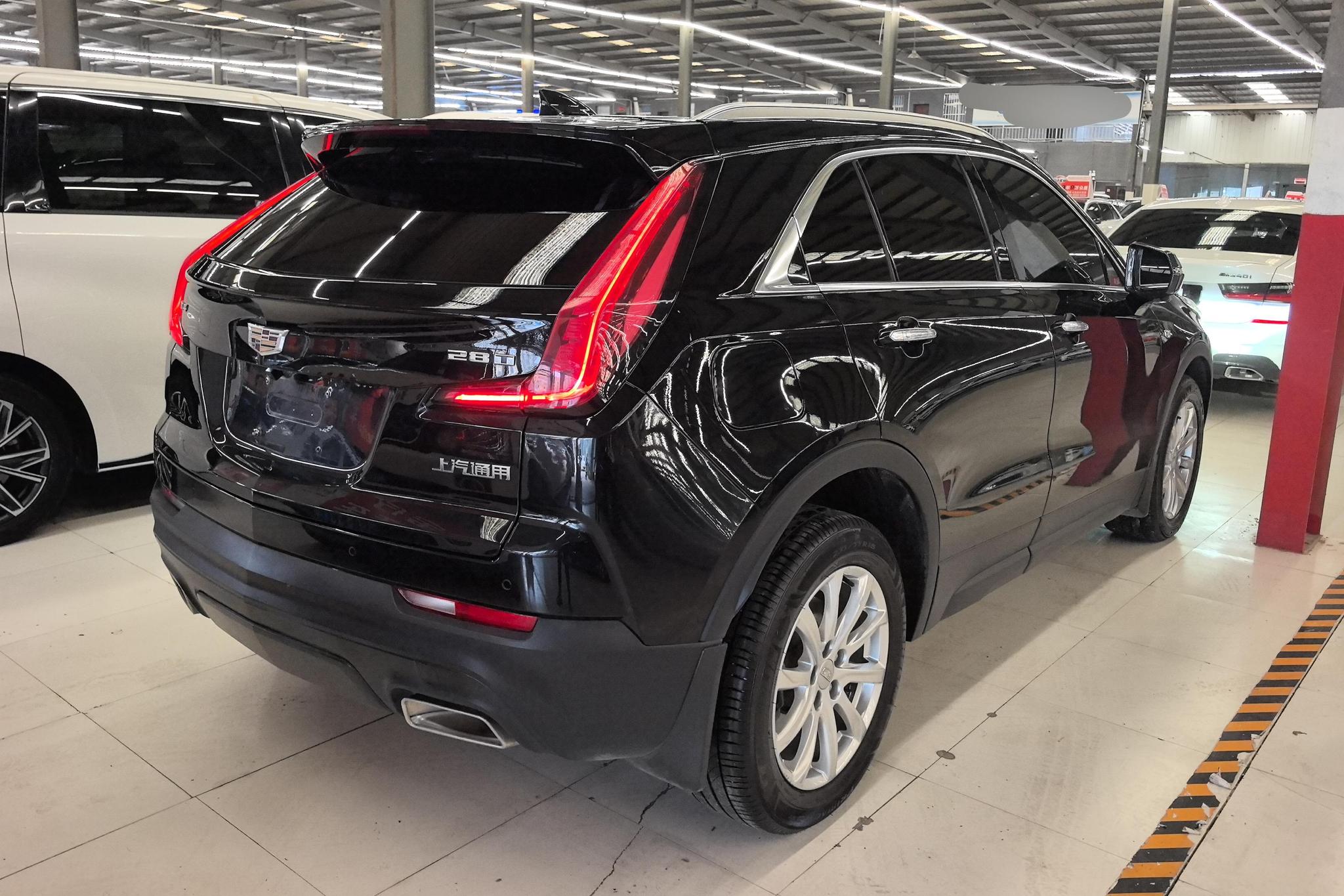 Cadillac XT4 2021 28T