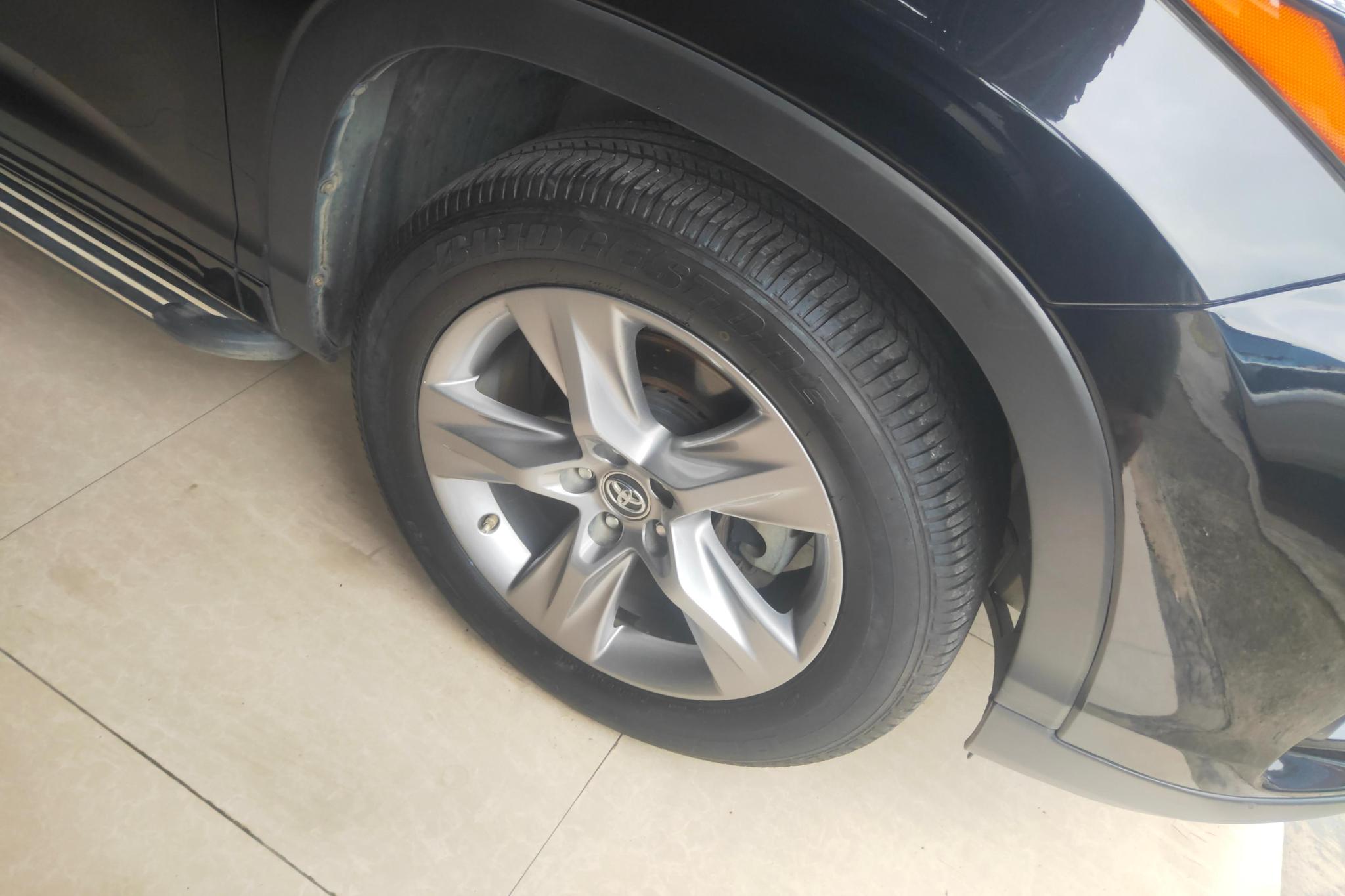 Toyota Highlander 2018 2.0T Luxury 7 мест V