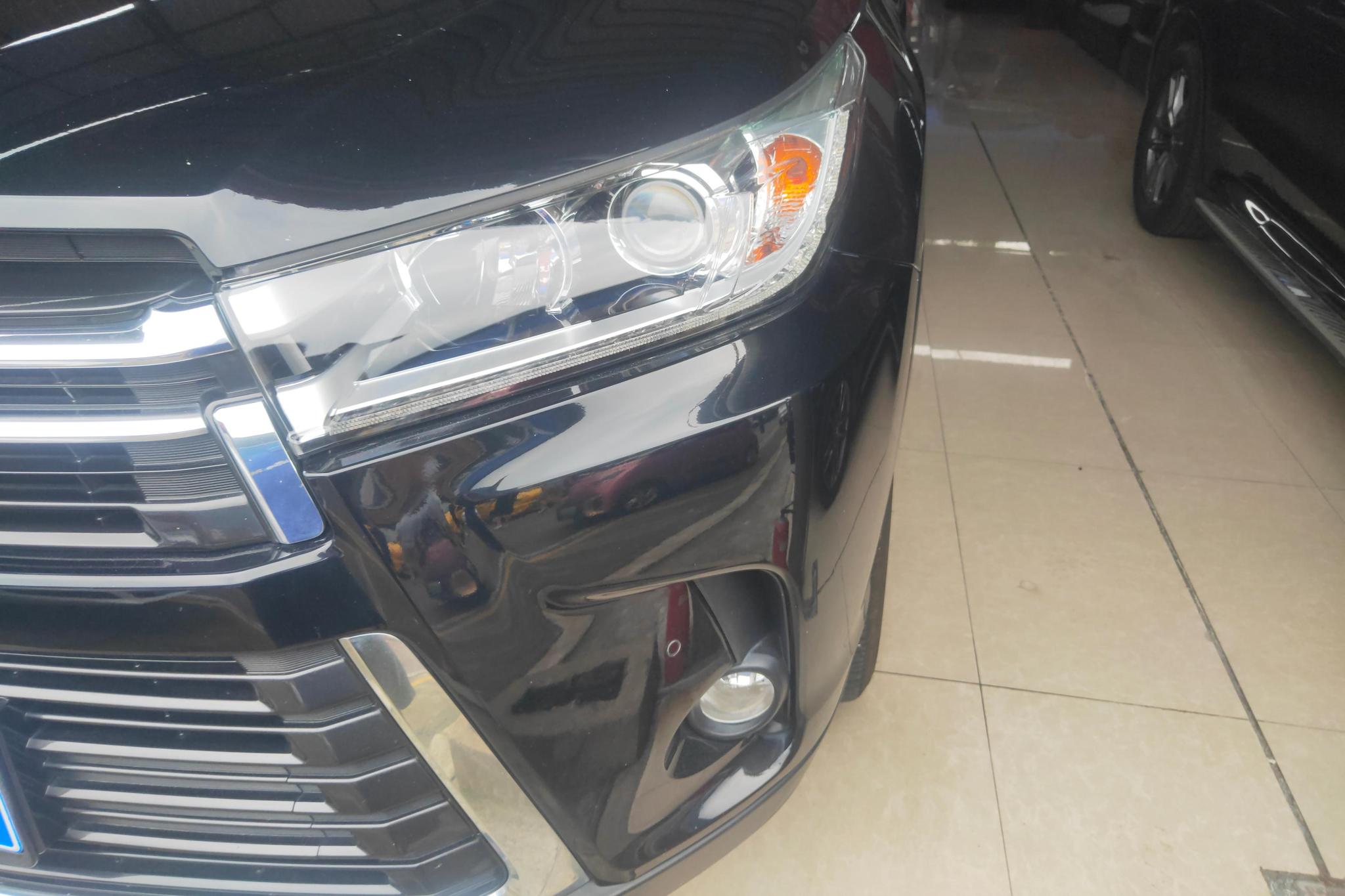 Toyota Highlander 2018 2.0T Luxury 7 мест V