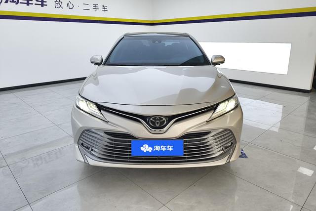 Toyota Camry 2018 2.5 G — фото 2