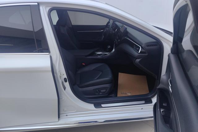 Toyota Camry 2023 2.0 G — фото 10