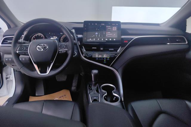 Toyota Camry 2023 2.0 G — фото 12