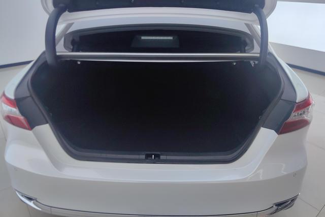 Toyota Camry 2023 2.0 G — фото 17