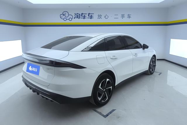 Geely Galaxy L6 2025 1.5 EM-i DHT 140 KM — фото 3