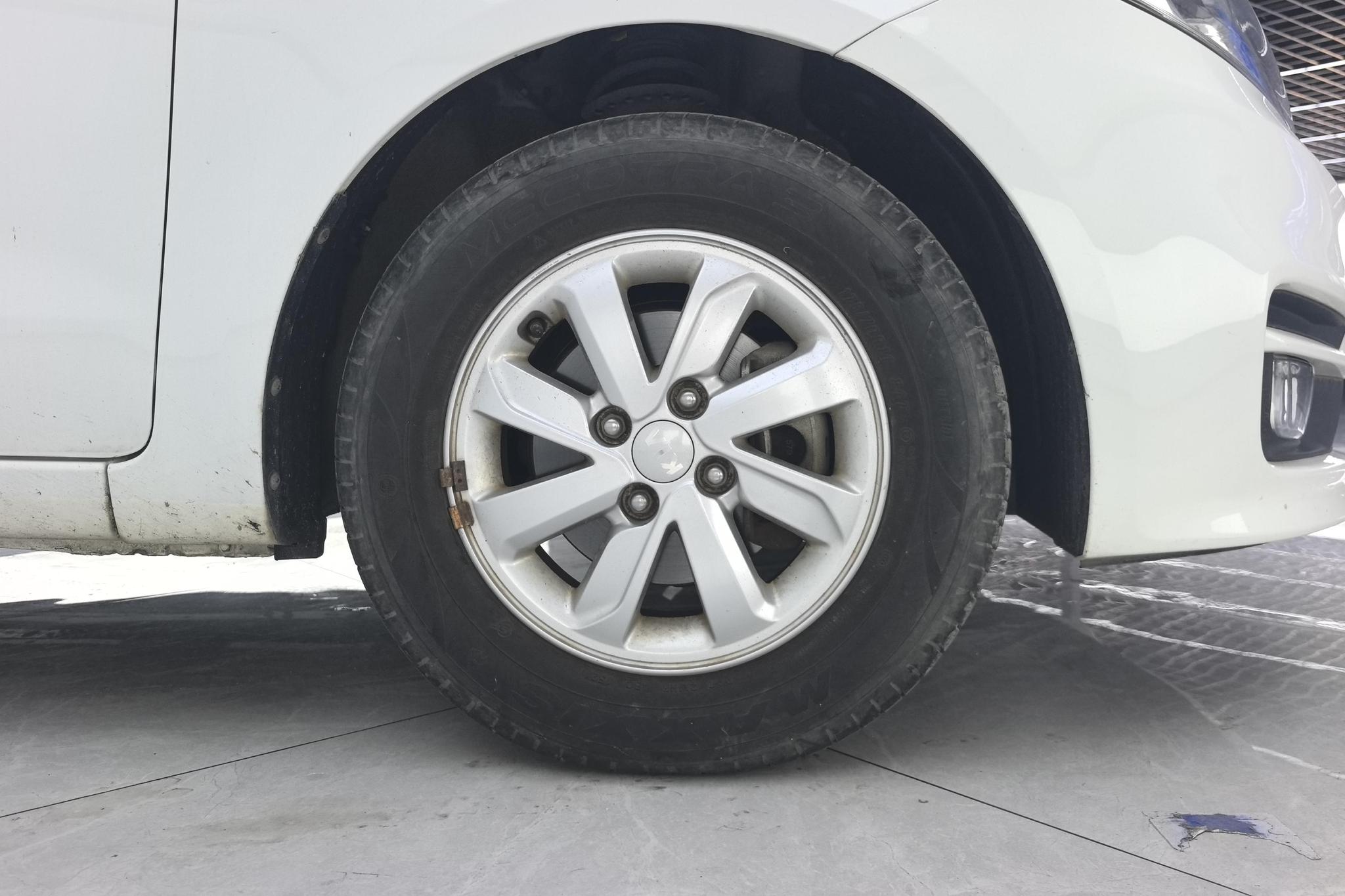 Kia K2 2015 1.4L MT GLS