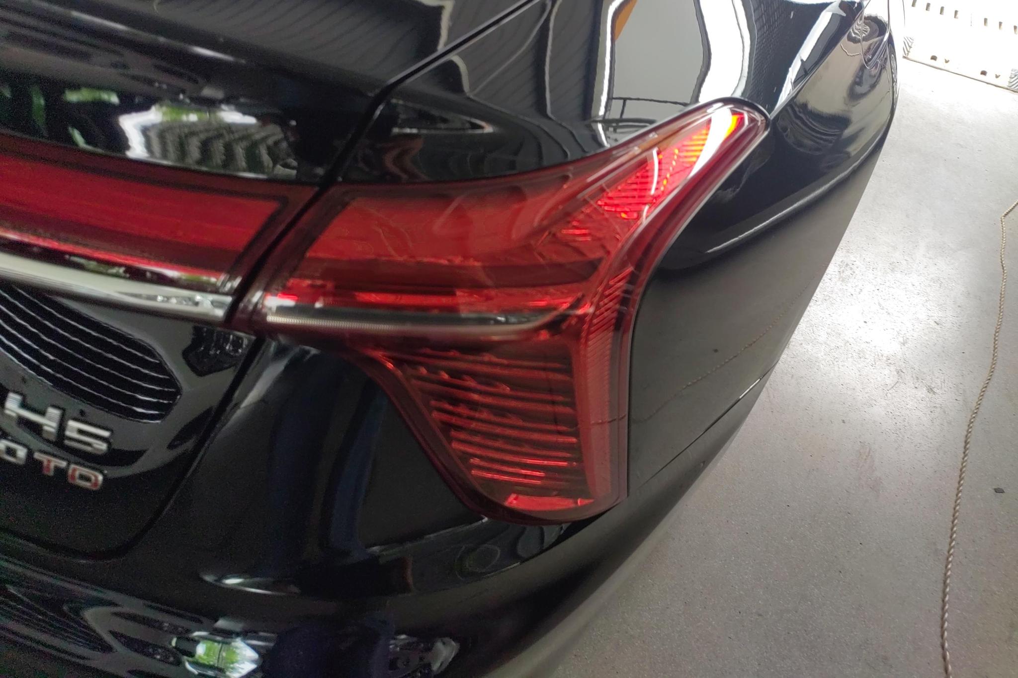 Hongqi H5 2023 2.0T AT