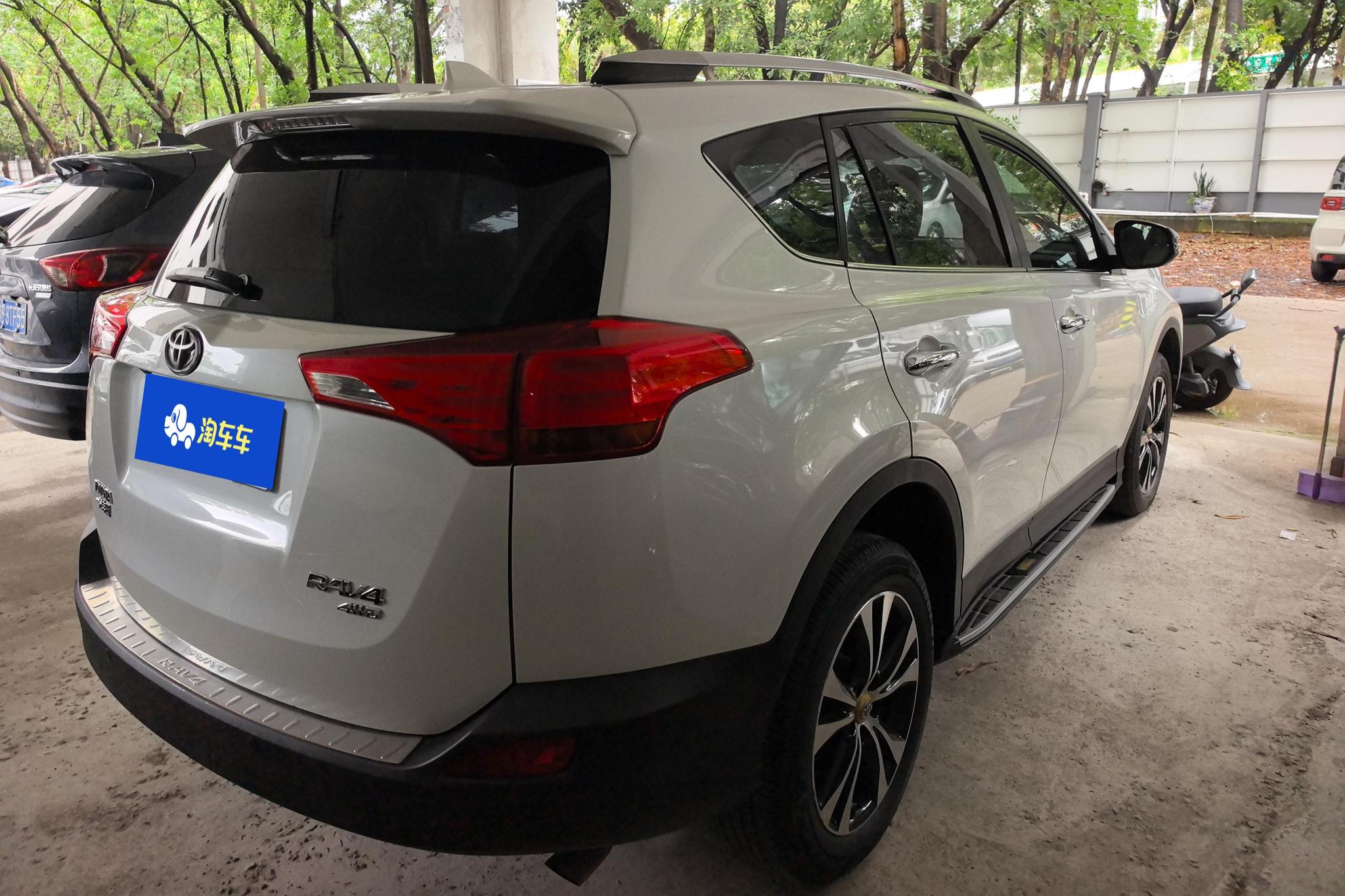 Toyota RAV4 2015 2.5L AT Elite