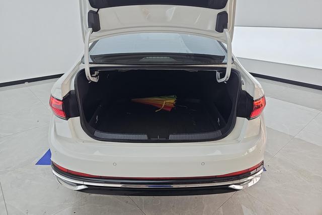 Volkswagen Sagitar 2024 300 TSI DSG — фото 17