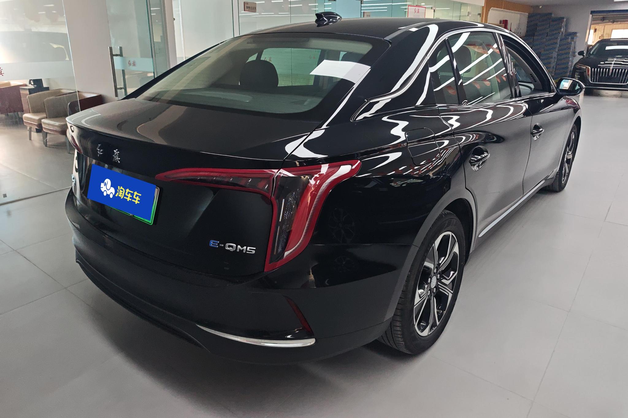 Hongqi E-QM5