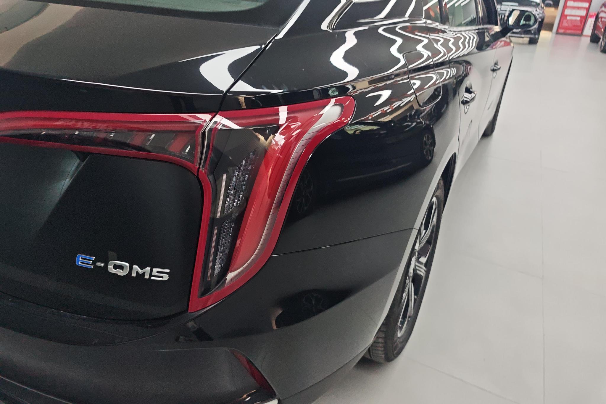 Hongqi E-QM5