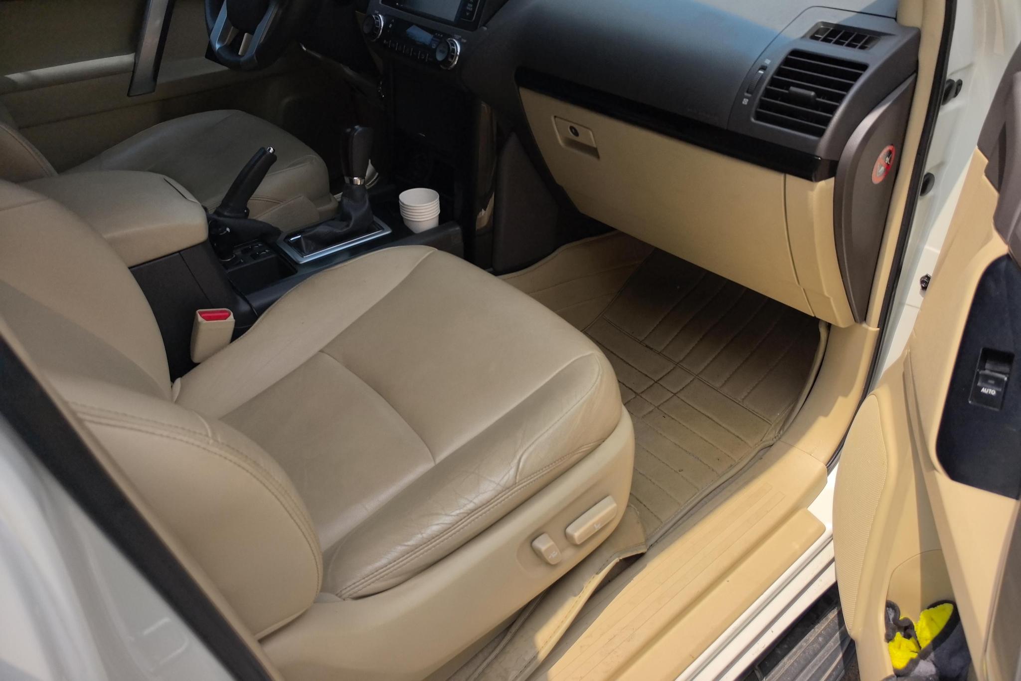 Toyota Land Cruiser Prado 2015 2.7L AT Luxury
