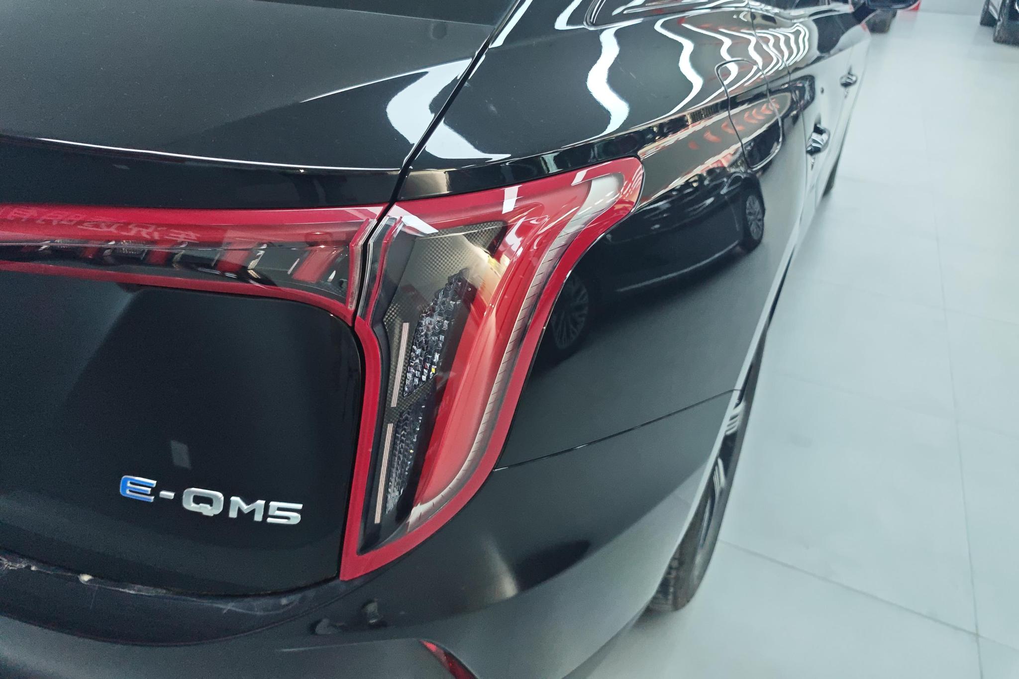 Hongqi E-QM5