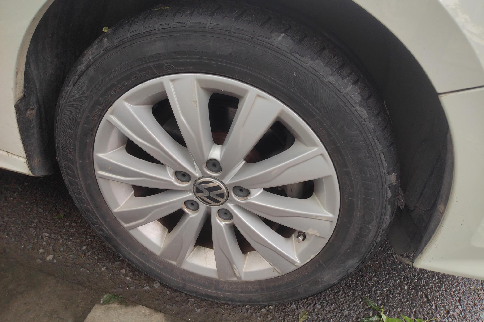 Volkswagen Sagitar 2015 1.6L AT Comfort
