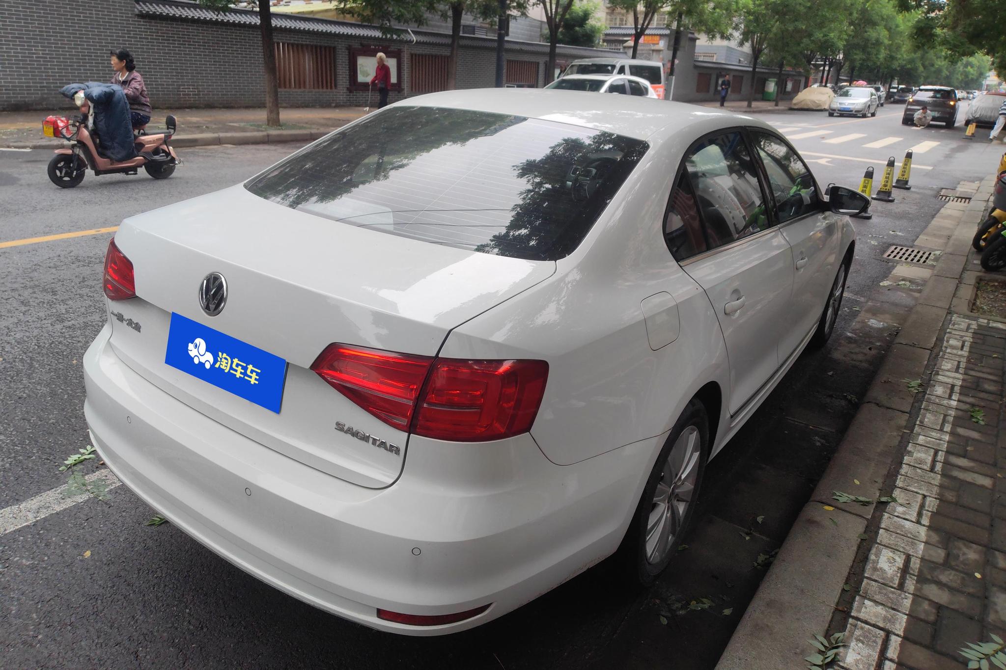 Volkswagen Sagitar 2015 1.6L AT Comfort