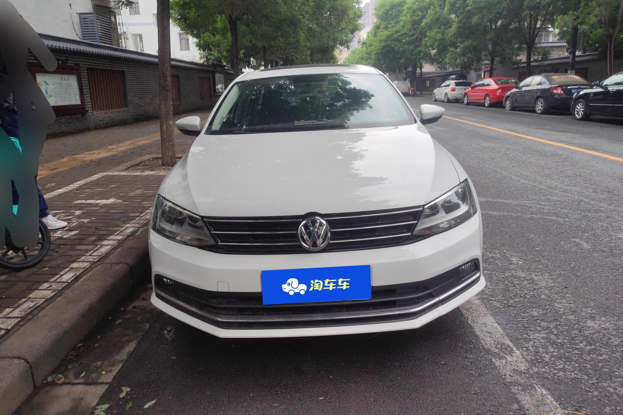 Volkswagen Sagitar 2015 1.6L AT Comfort
