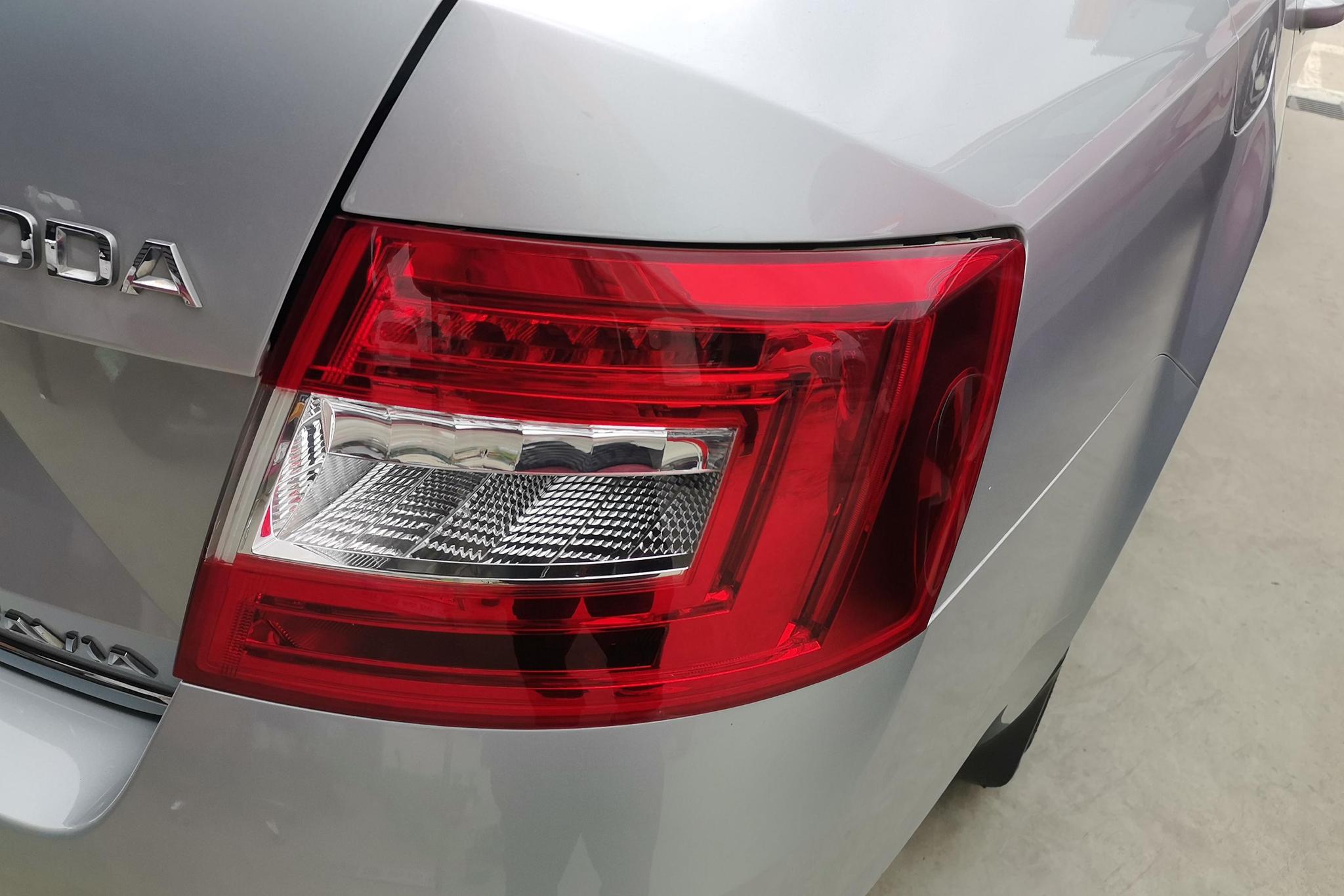 Skoda Octavia 2015 1.6L AT
