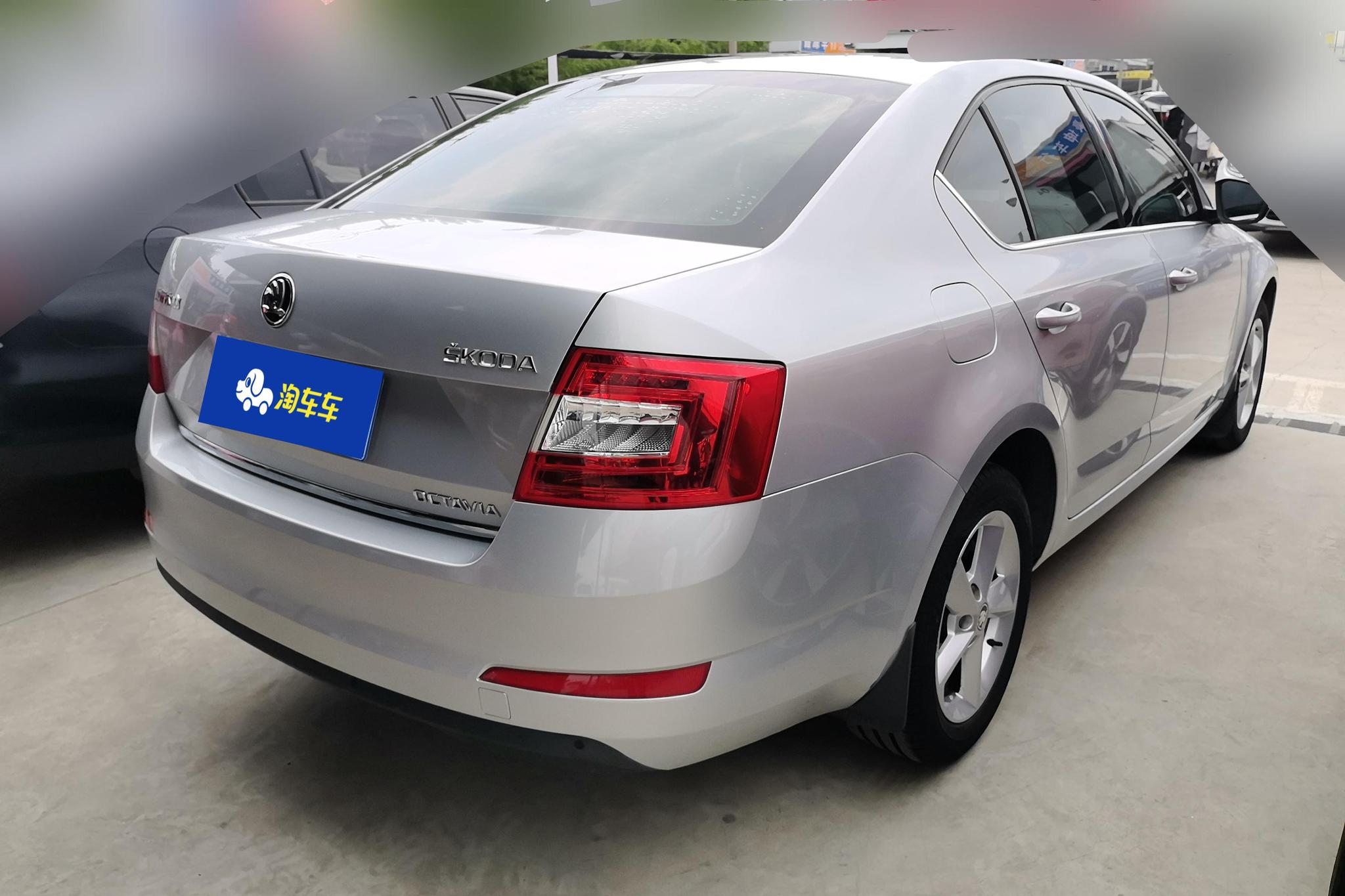 Skoda Octavia 2015 1.6L AT