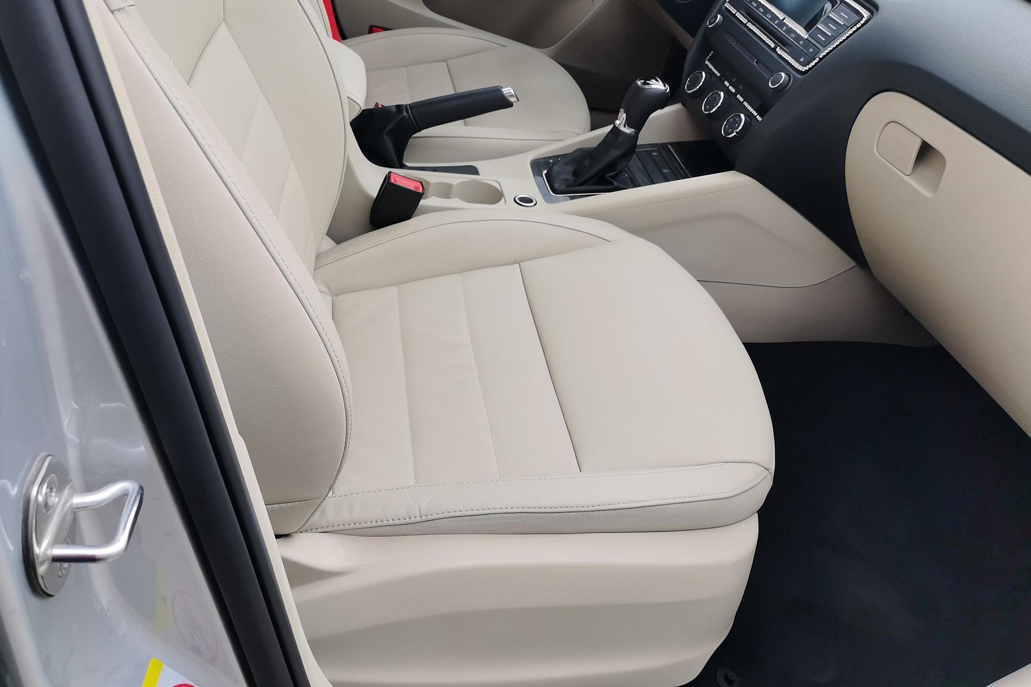 Skoda Octavia 2015 1.6L AT