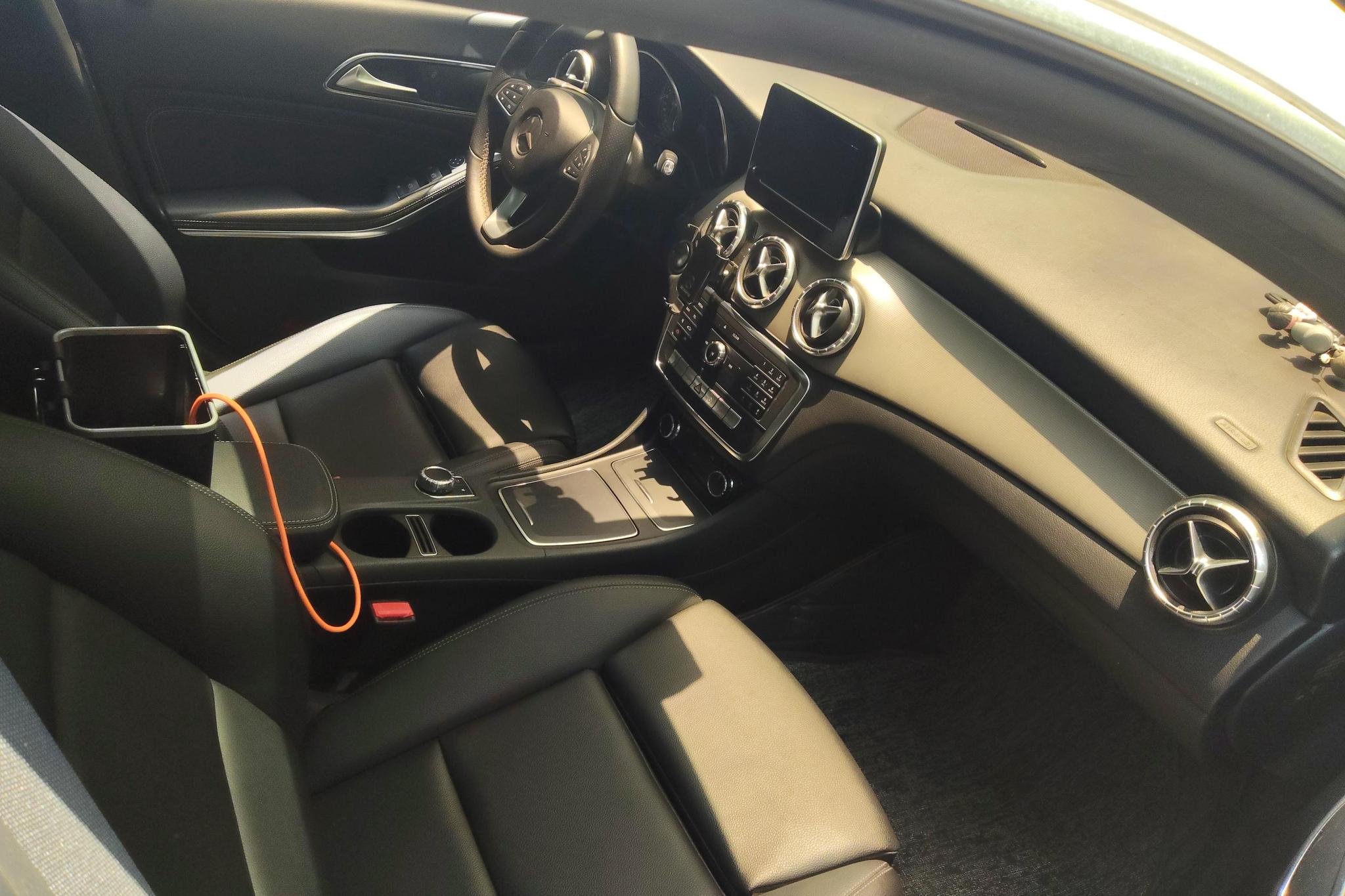 Mercedes-Benz CLA 2016 CLA 200 Fashion