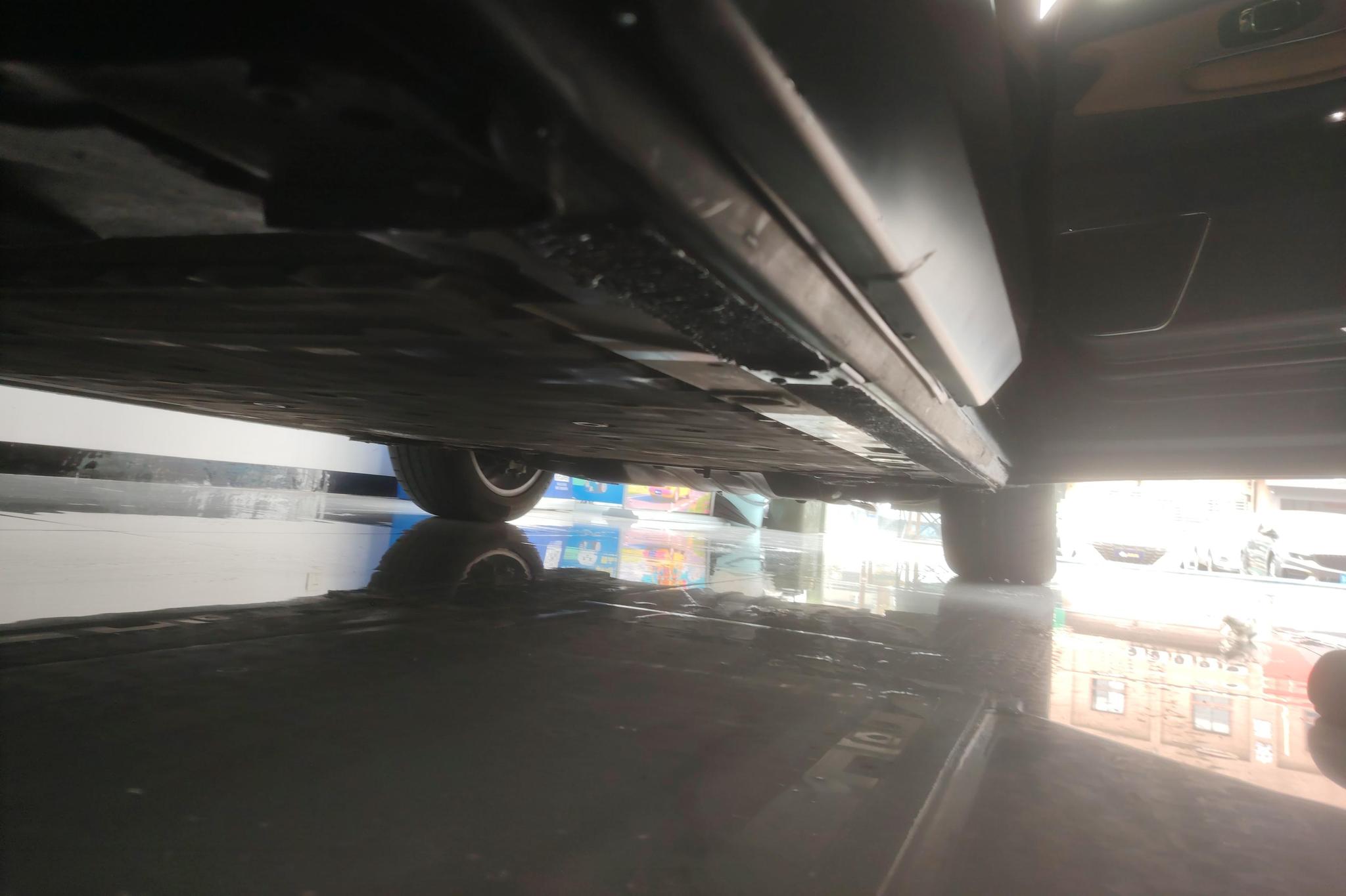 NIO ES8 2020 580KM мест