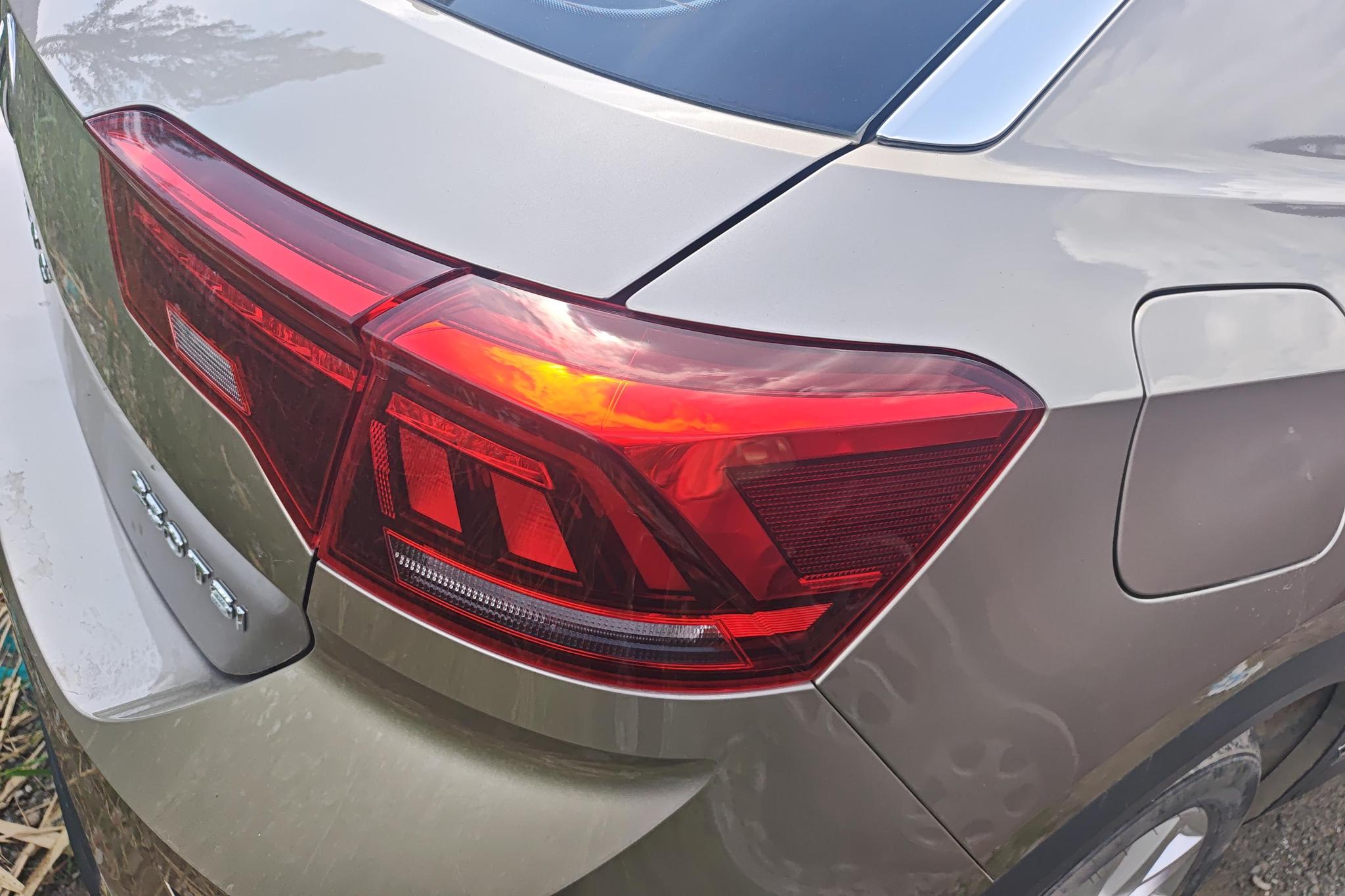 Volkswagen T-Roc 2019 230TSI DSG V