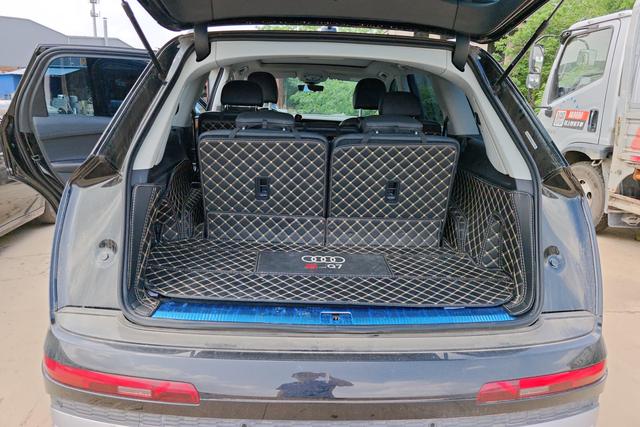 Audi Q7 2022 55 TFSI quattro S line Premium — фото 17
