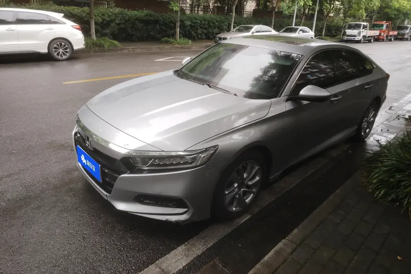 Honda Accord — фото 1