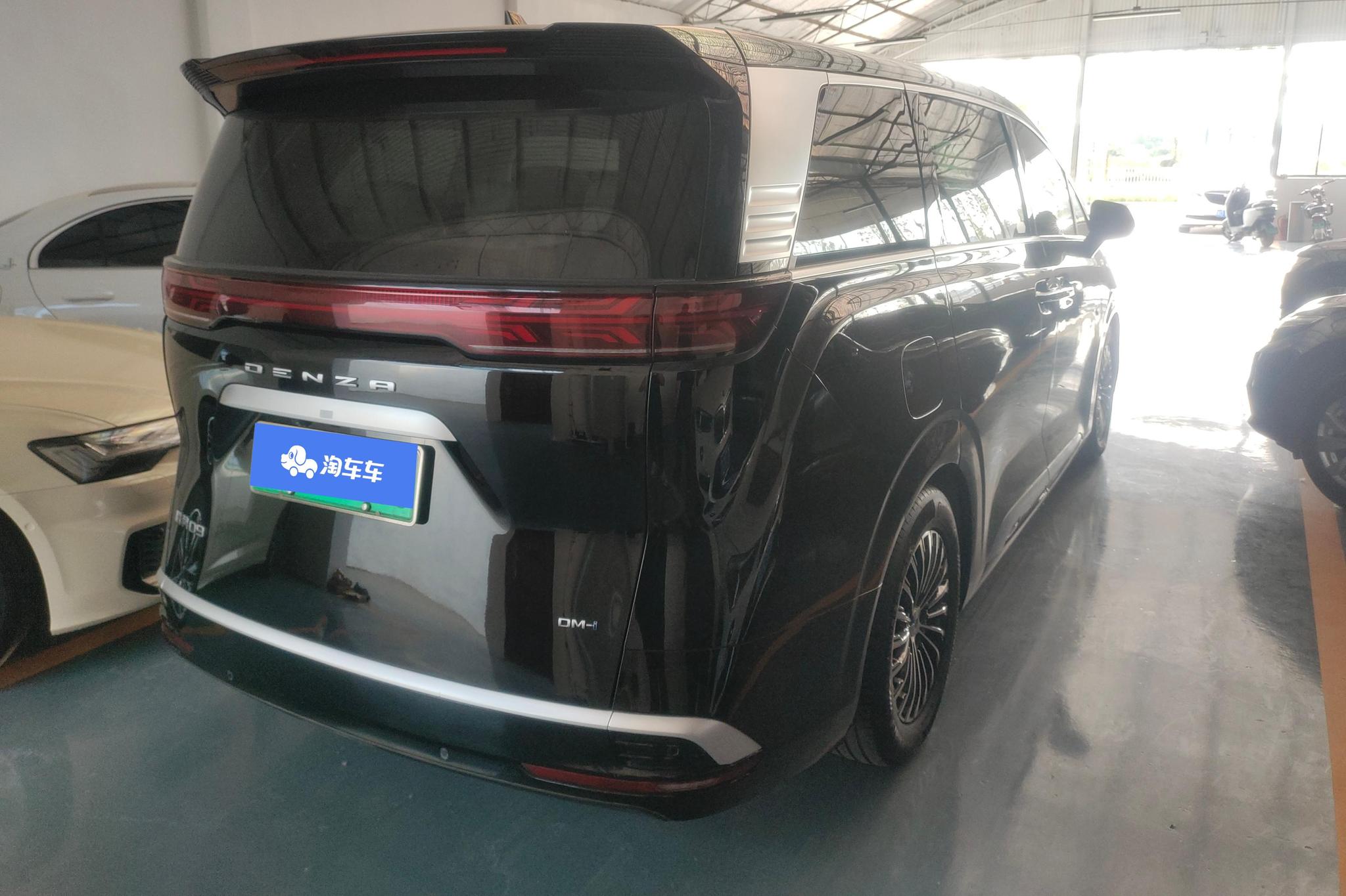 Denza D9 DM 2024 970 Luxury