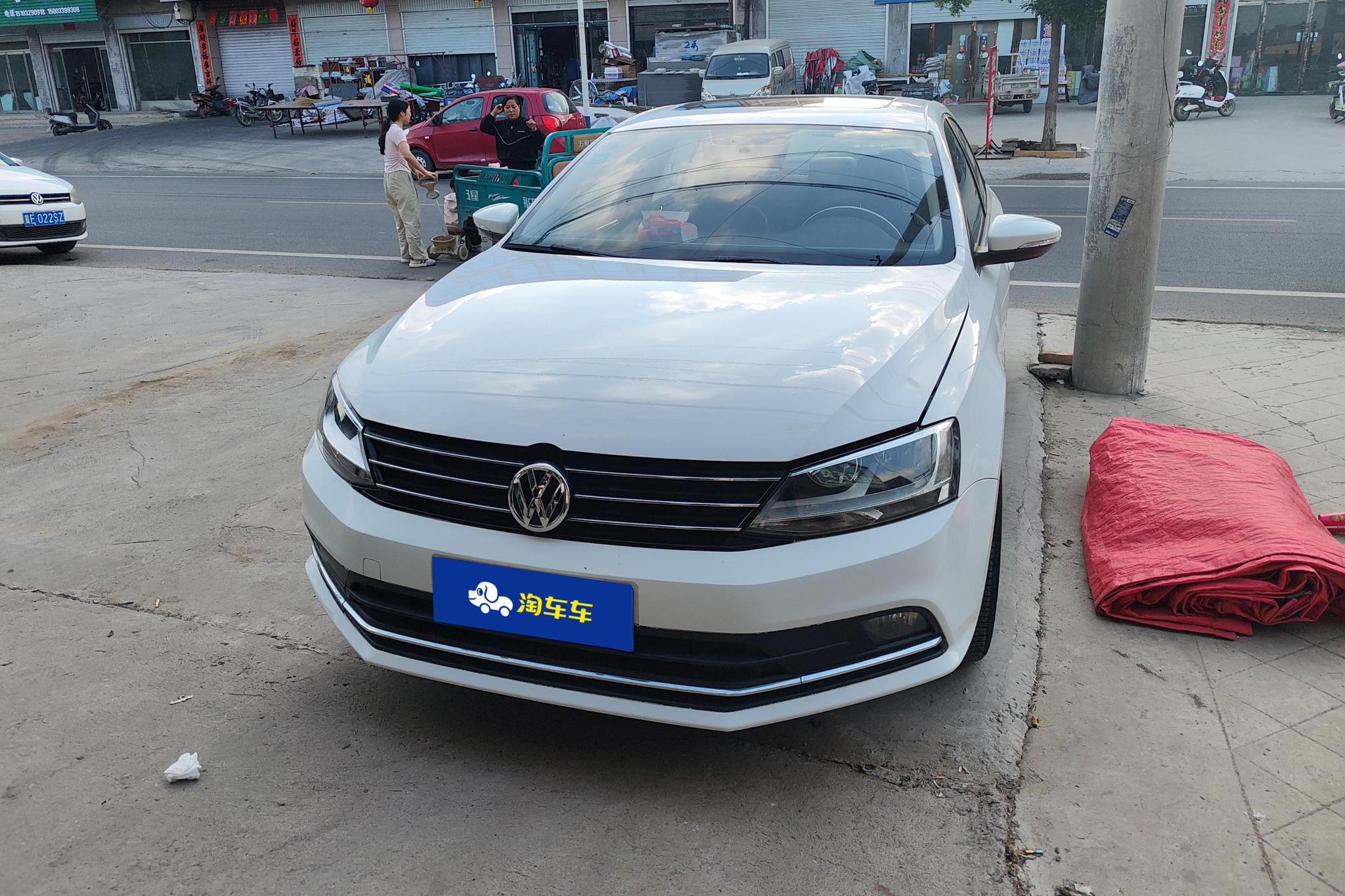 Volkswagen Sagitar 2015 1.6L MT Comfort