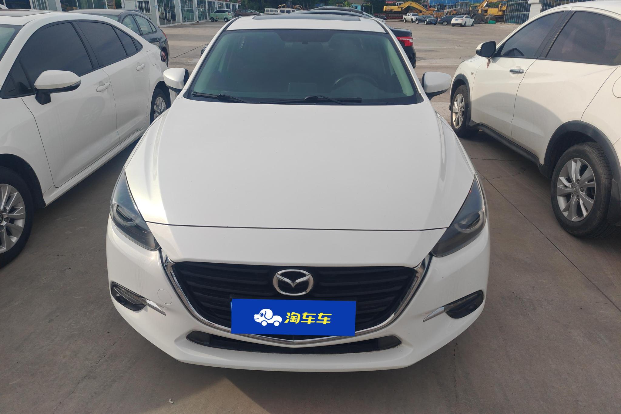 Mazda Mazda3 3 2017 1.5L AT Luxury V