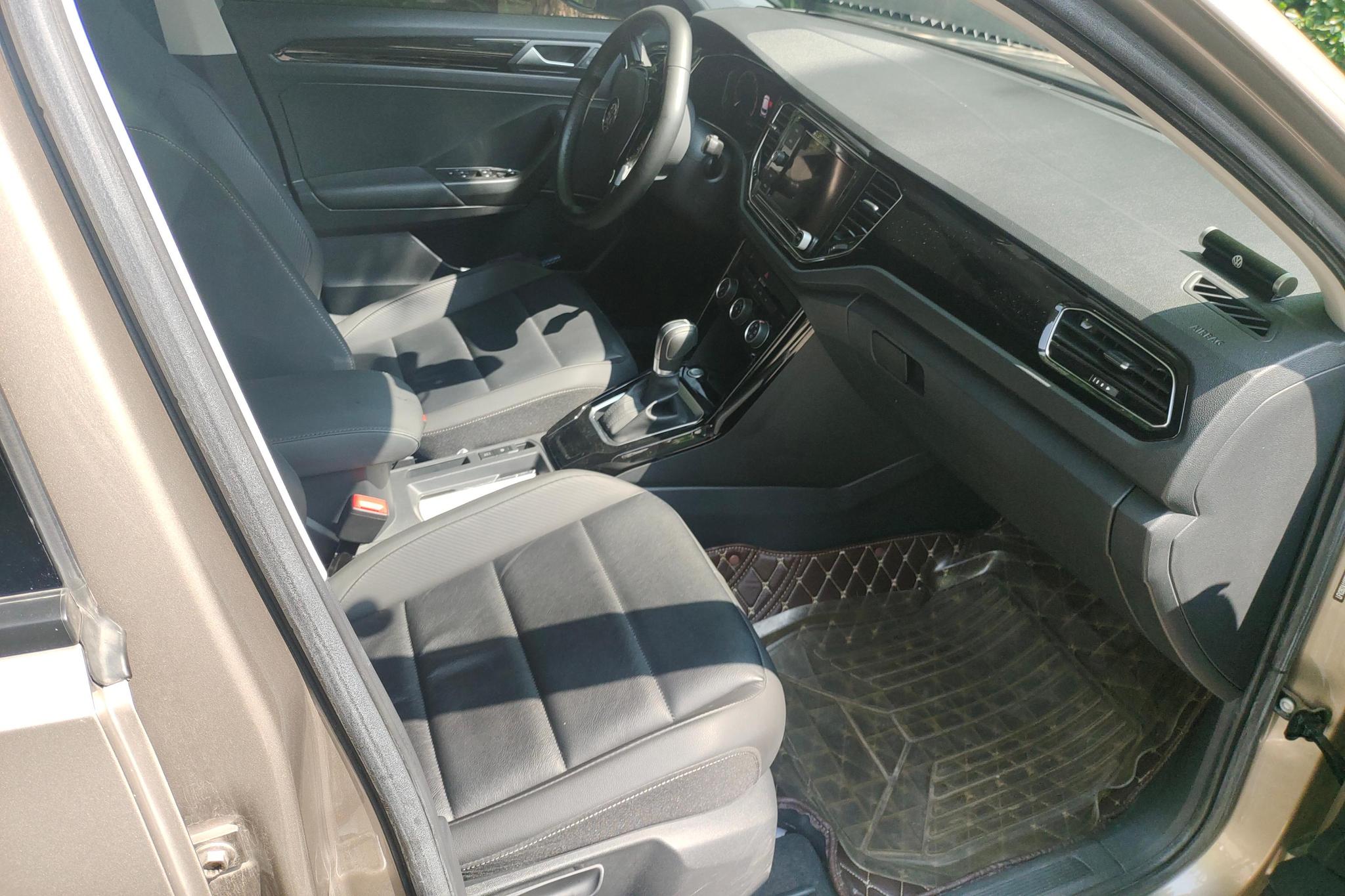 Volkswagen T-Roc 2019 280TSI DSG Comfort VI