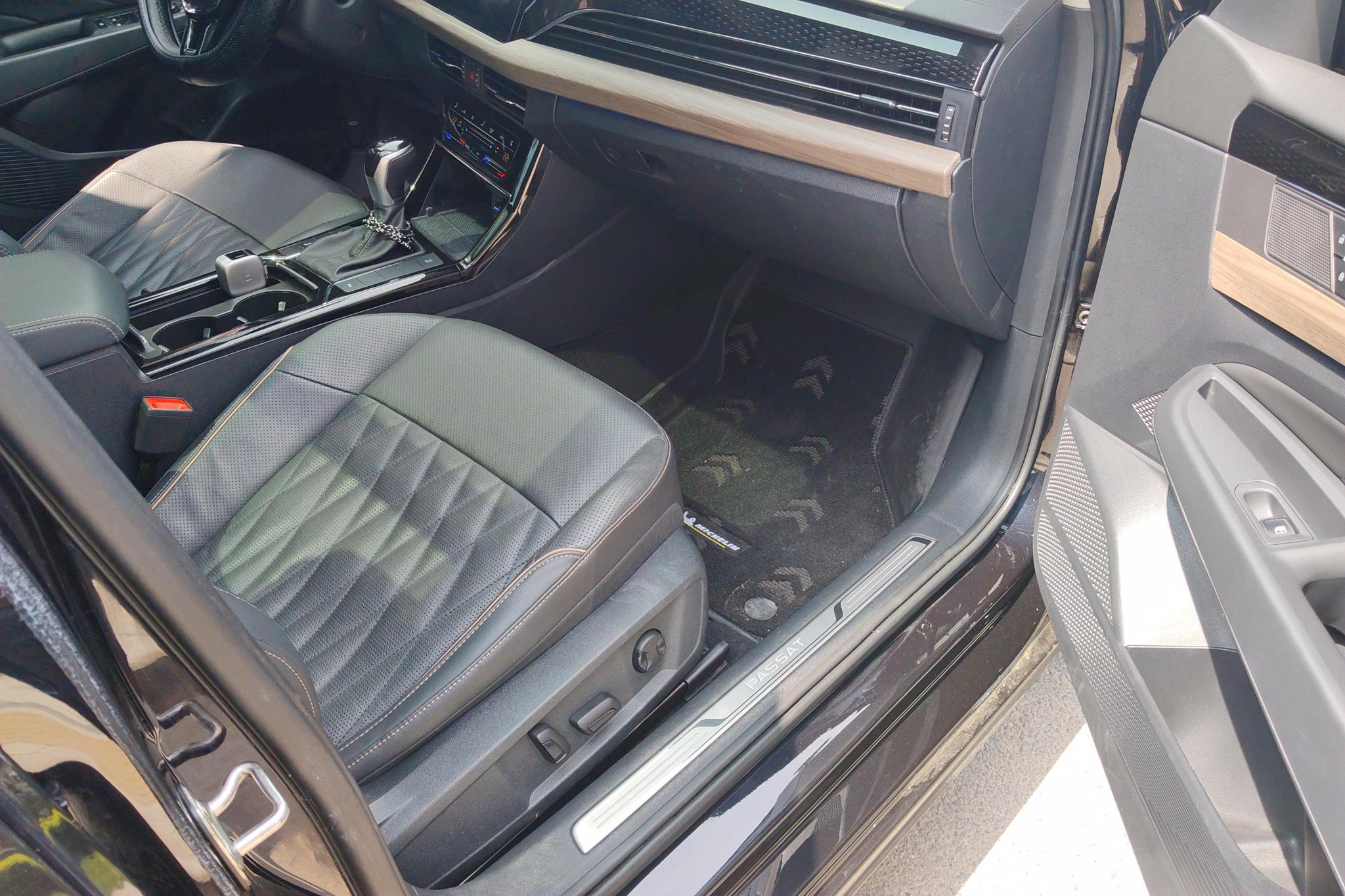 Volkswagen Passat 2020 330TSI Luxury VI