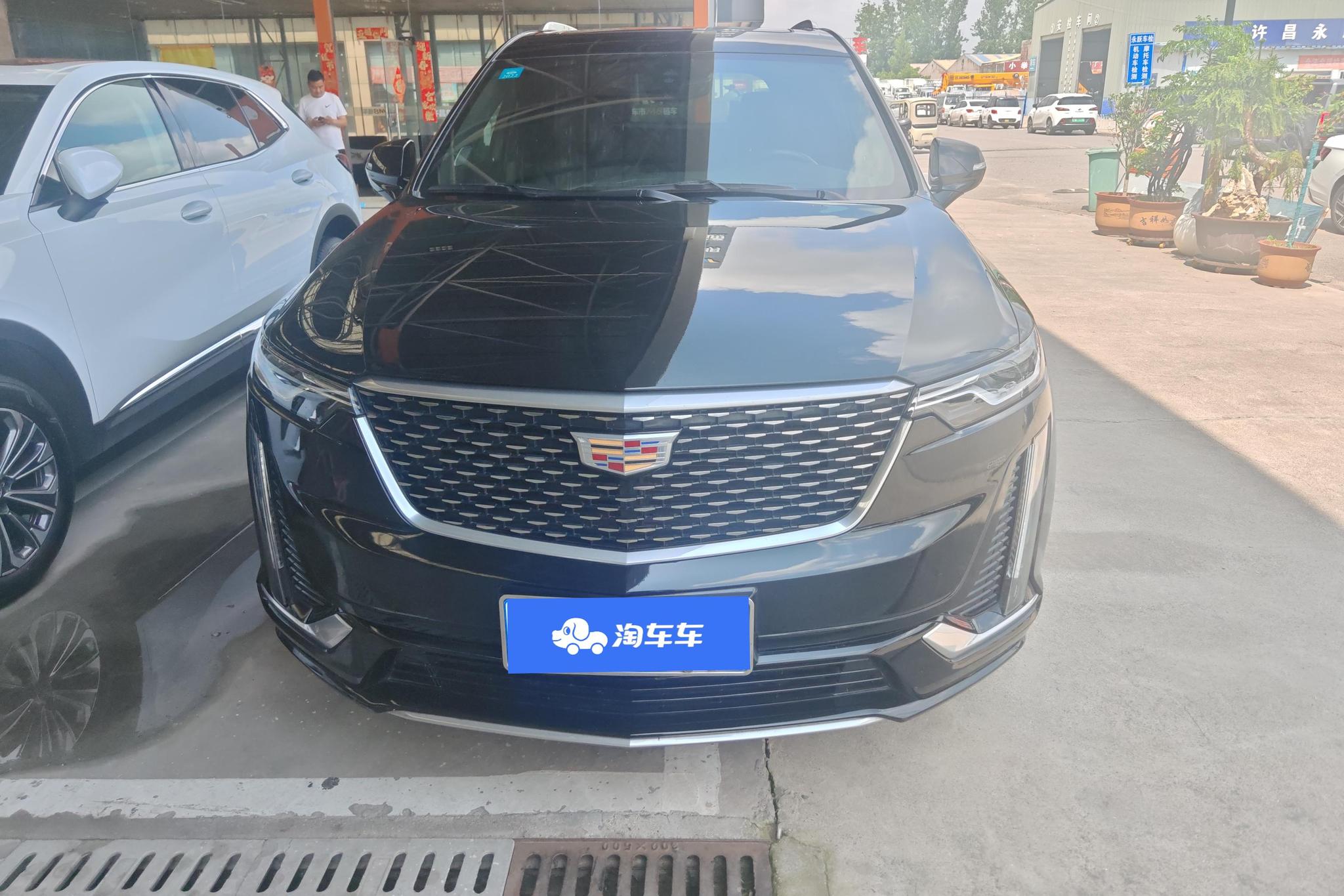 Cadillac XT6 2021 28T мест