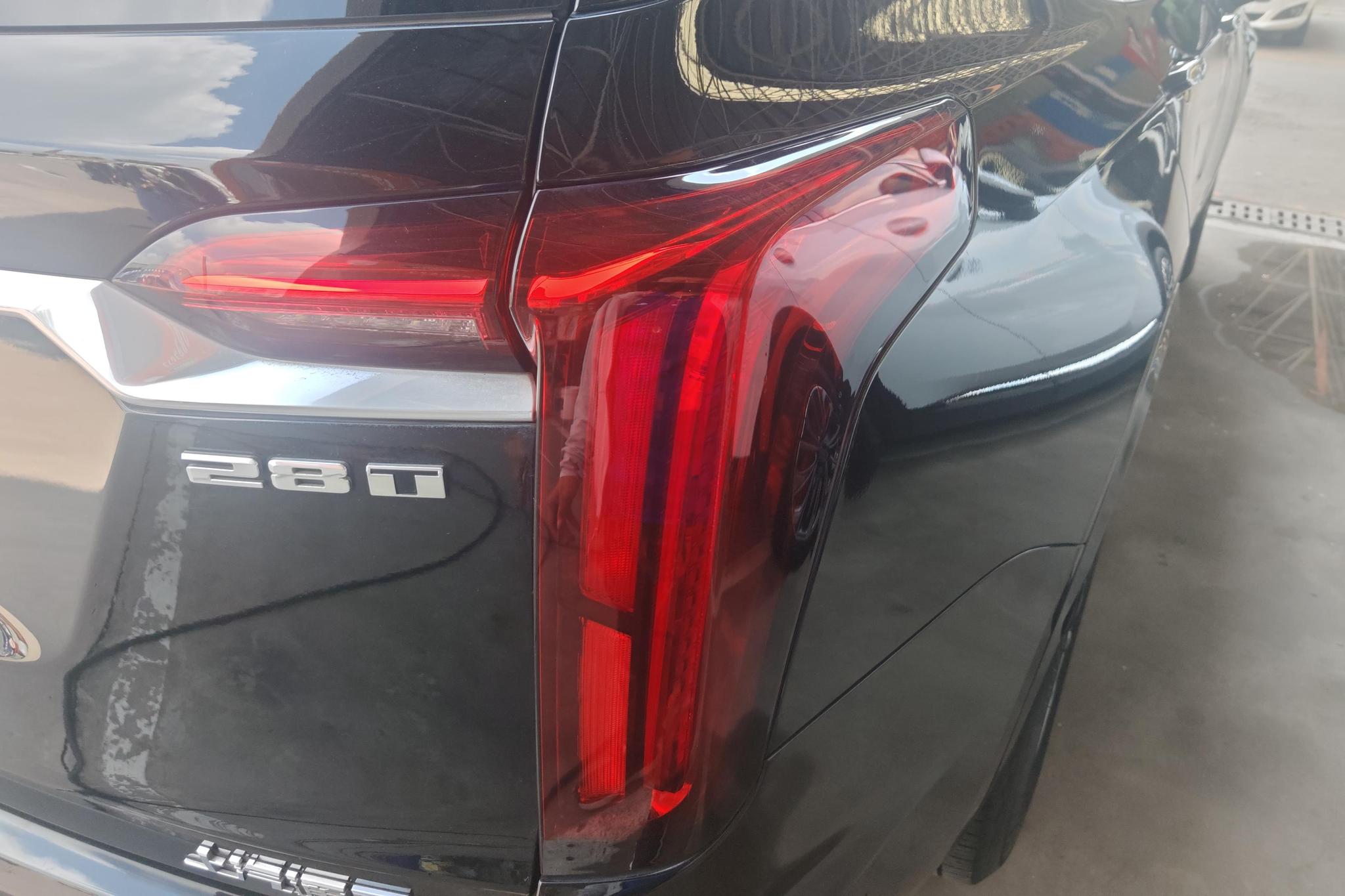 Cadillac XT6 2021 28T мест