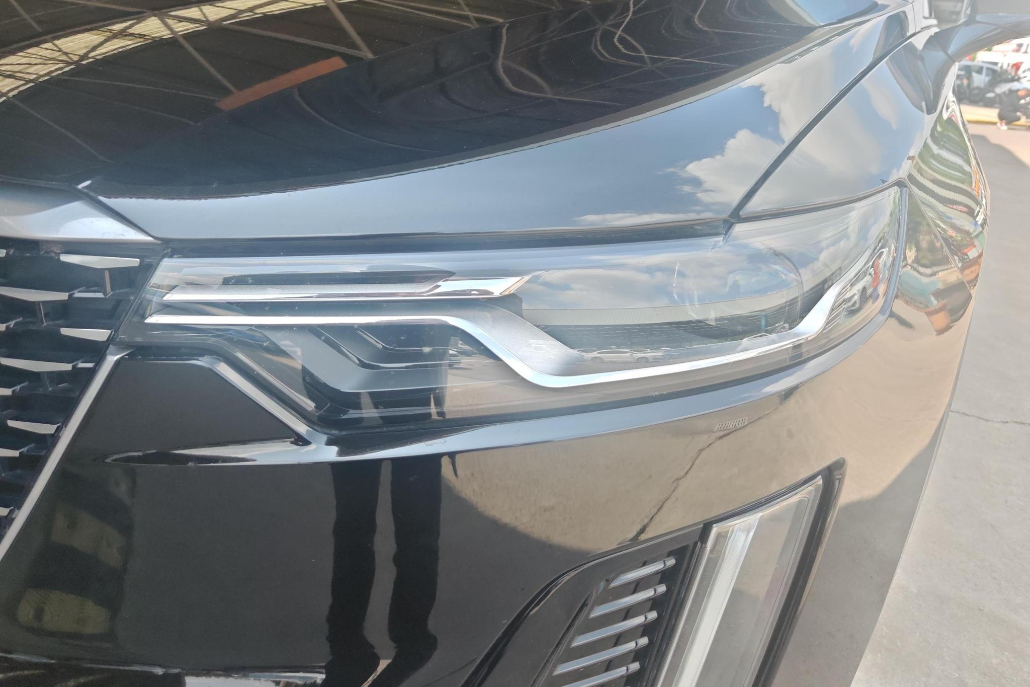 Cadillac XT6 2021 28T мест