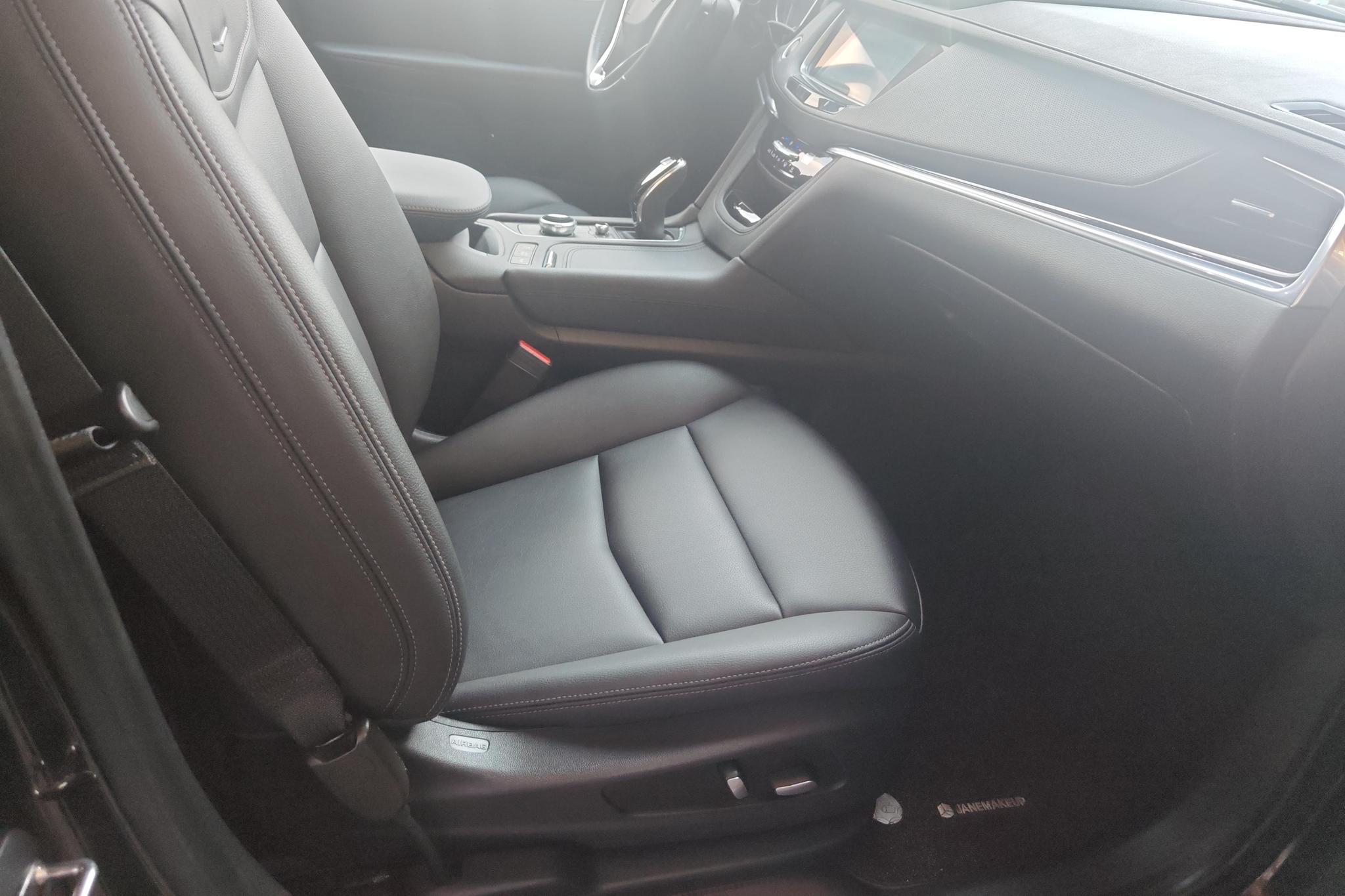 Cadillac XT6 2021 28T мест