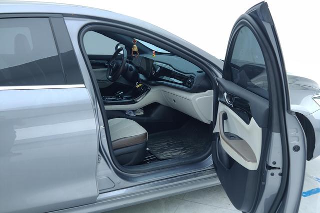 BYD QIN PLUS Hybrid 2024 — фото 15