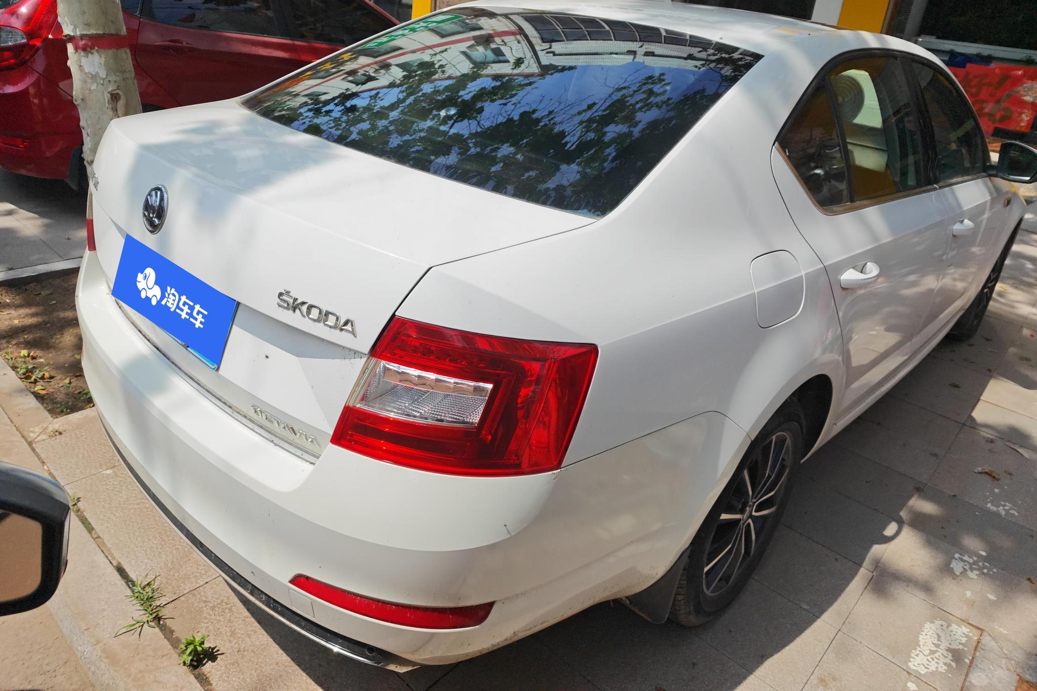 Skoda Octavia 2017 1.6L MT