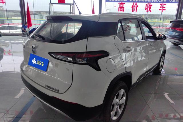 Wuling Baojun 510 2017 1.5 L MTComfort — фото 3