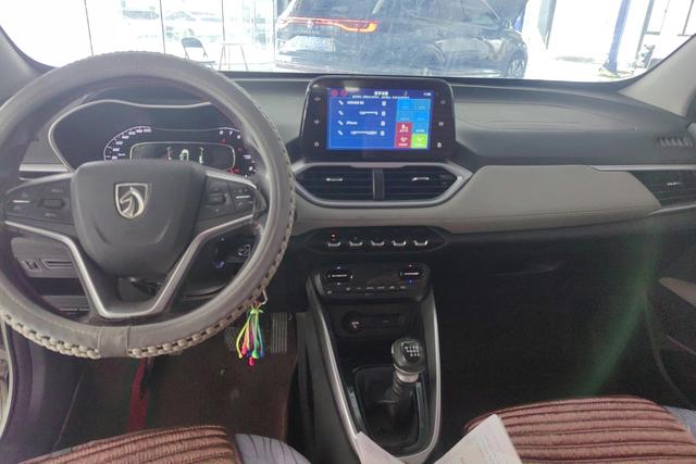 Wuling Baojun 510 2017 1.5 L MTComfort — фото 11