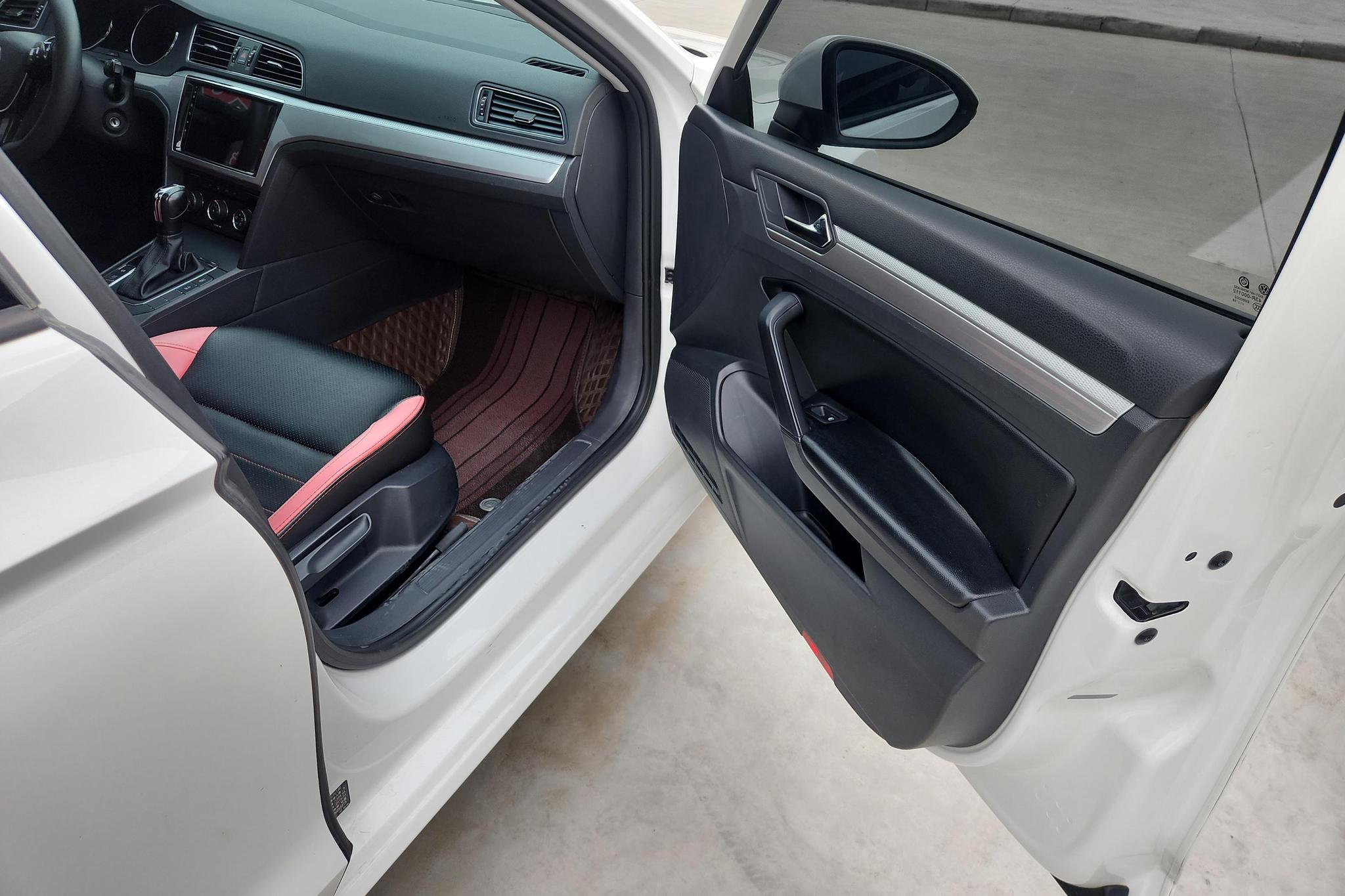Volkswagen Lamando 2018 230TSI DSG