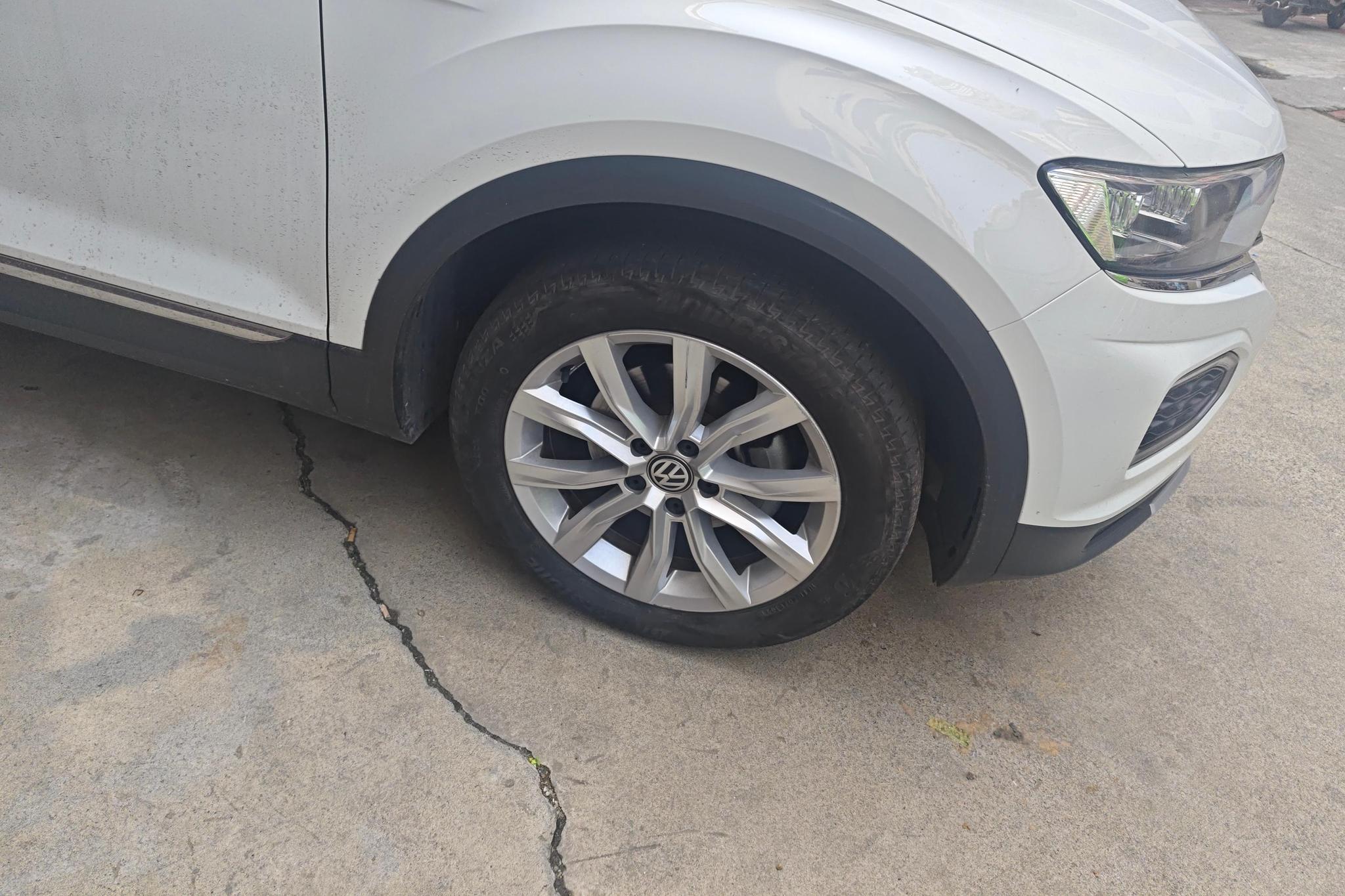 Volkswagen T-Roc 2019 230TSI DSG VI