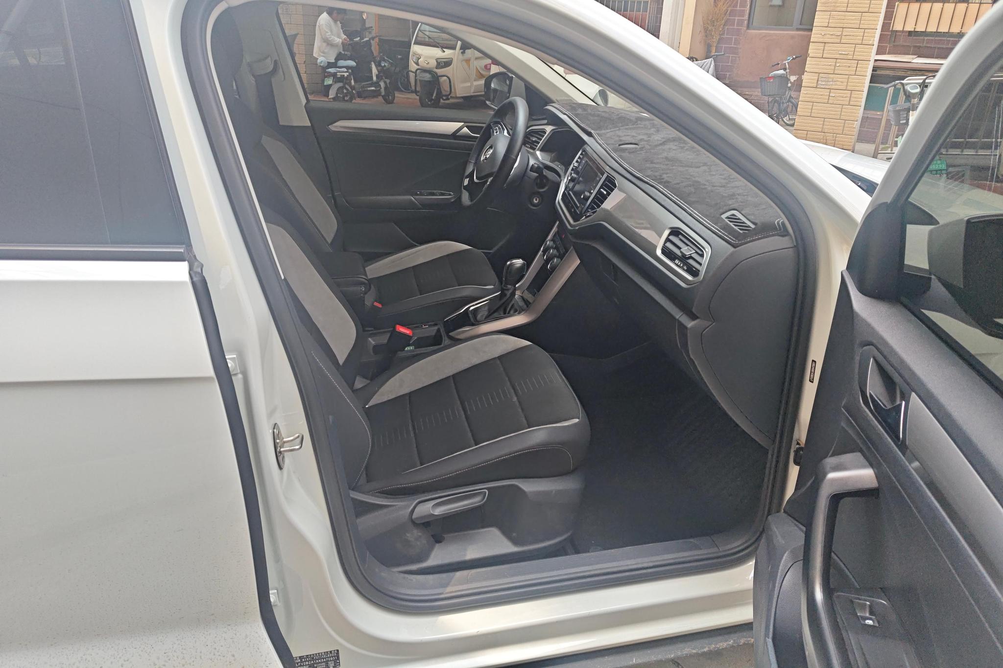 Volkswagen T-Roc 2019 230TSI DSG VI
