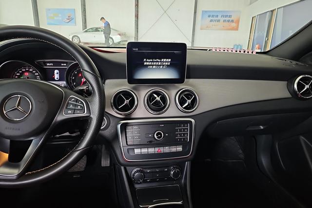 Mercedes-Benz CLA 2018 CLA 200 — фото 11