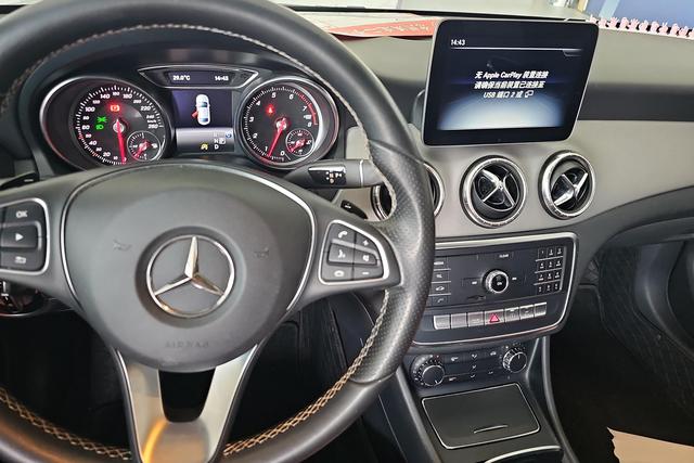 Mercedes-Benz CLA 2018 CLA 200 — фото 14