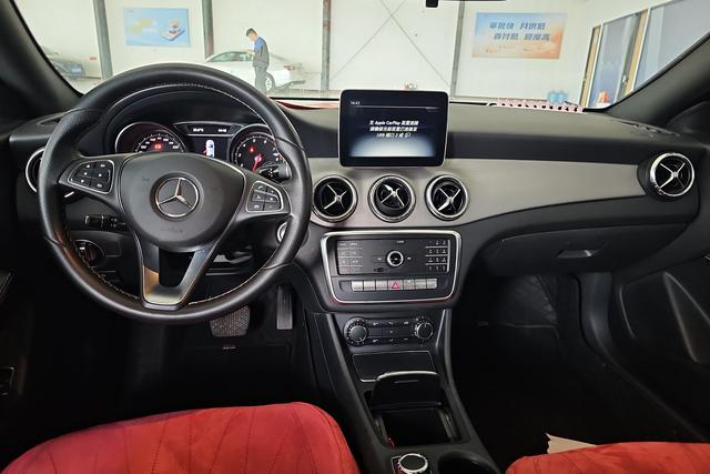 Mercedes-Benz CLA 2018 CLA 200 — фото 12