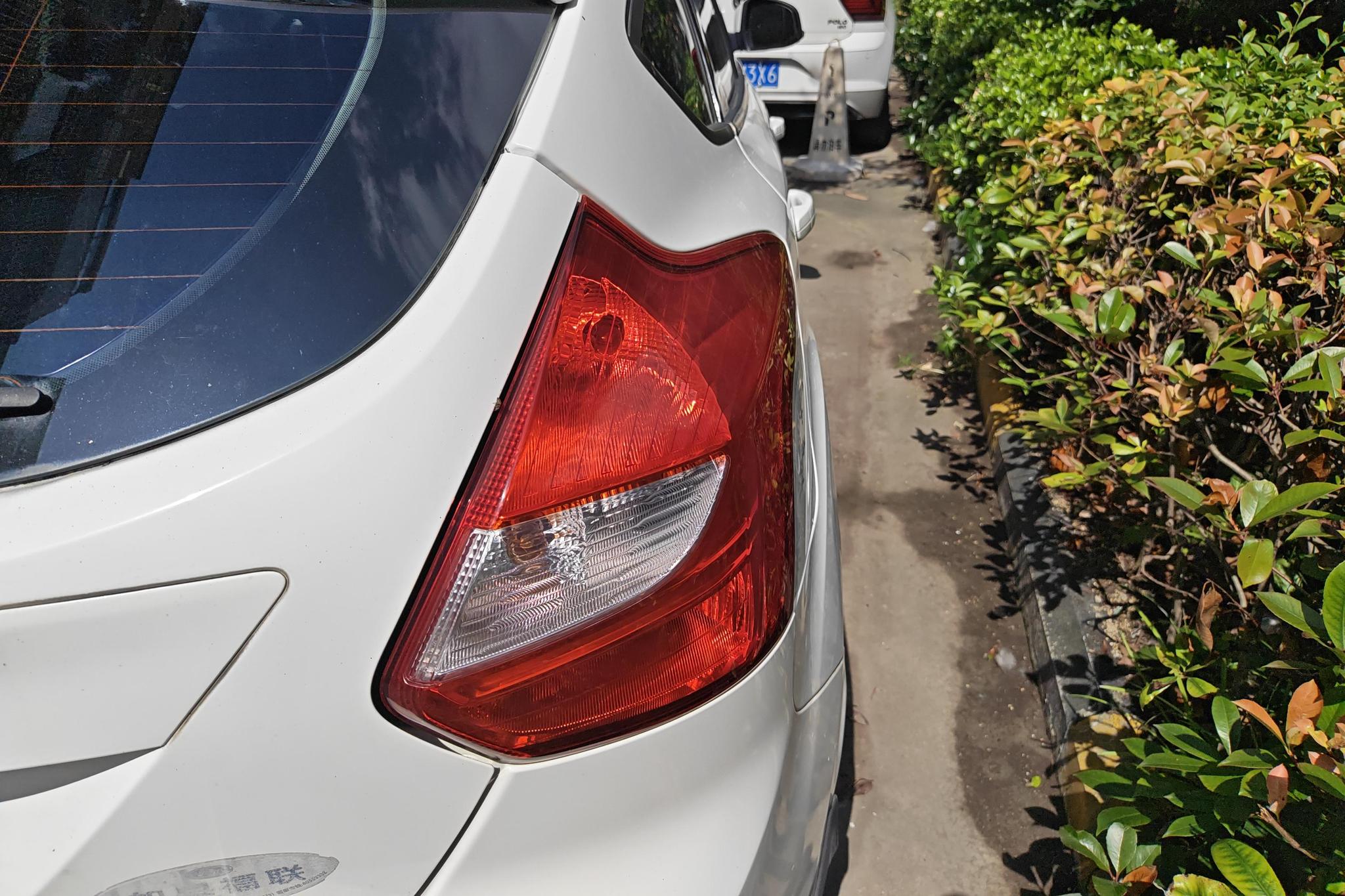 Ford Focus 2012 1.6L AT