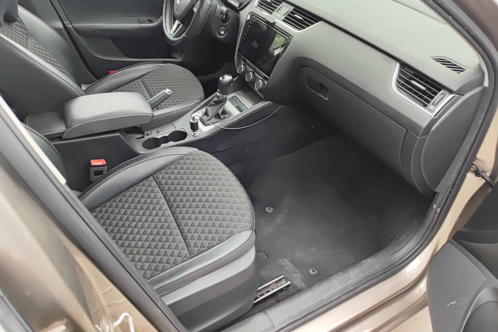 Skoda Octavia 2019 1.5L AT Luxury